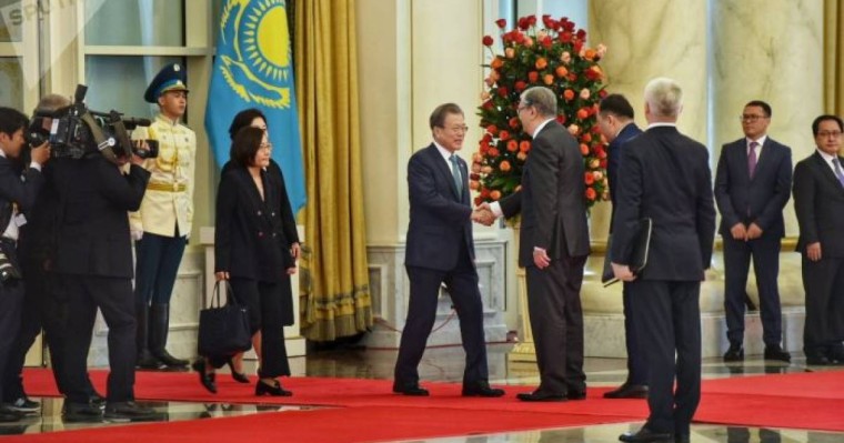 Қасым-Жомарт Тоқаев Оңтүстік Корея президенті Мун Чжэ Инді қарсы алды