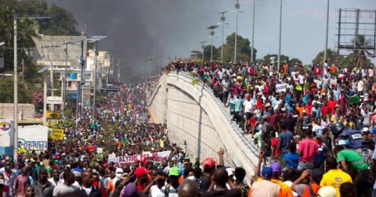 Ереуіл: Гаити астанасының орталық көшелері жауланды