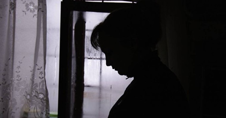 "Әкесі итеріп жіберіп, кетіп қалды" Мүмкіндігі шектеулі 3 баланың анасы мұңын шақты