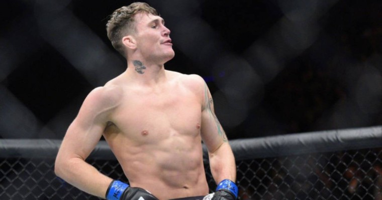 Ресейлік сатушы қыздың нокауты UFC файтерін тәнті етті