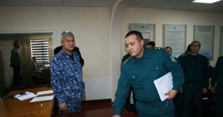 Өзбек полицейлері Құран ұстап ант берді — Қазақстандағы Ислам