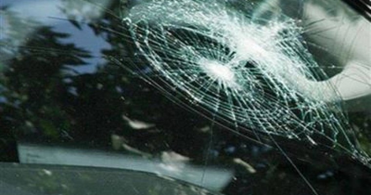 Павлодардағы көпірде автобус пен жеңіл көлік соқтығысты