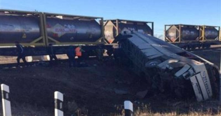 Автобус пойызға соғылып, 4 жолаушы қаза тапты