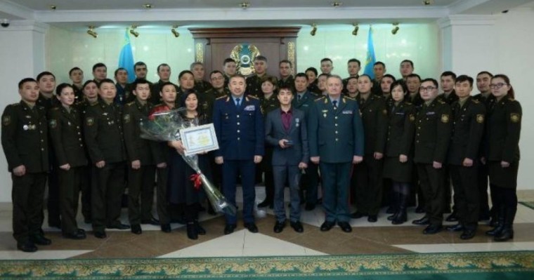 Ішкі істер министрі құдыққа түсіп кеткен бес жасар баланы құтқарған мектеп оқушысын марапаттады