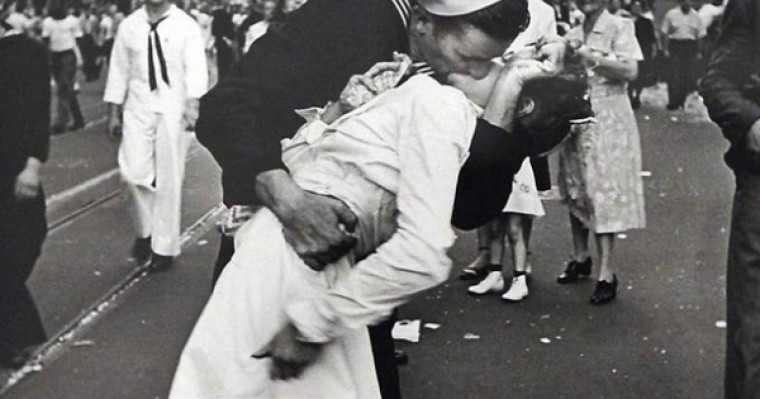 Ұлы Отан Соғысының аяқталуы символына айналған фото кейіпкері қайтыс болды