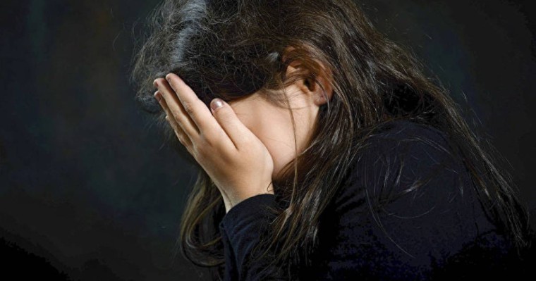 Жетісайлық әйел өгей қыздарын қалай азаптағанын дәптерге жазып отырған