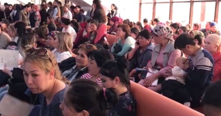 Атаулы әлеуметтік көмекке өтініш тапсыру қиындығын айтқан депутаттар Маминге сауал жолдады