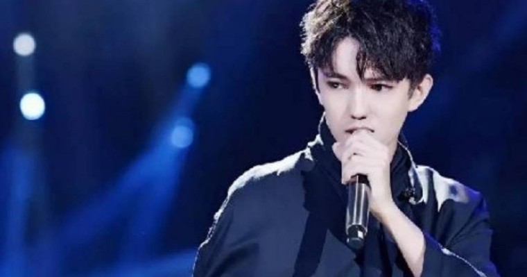 Мақсат Тәж-Мұрат. Теңіз түптен тебіренеді