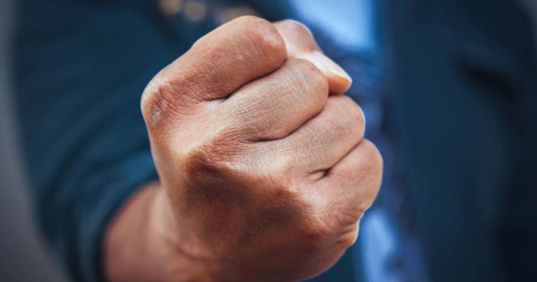 Жетісайда кәмелетке толмаған үш қызды өгей шешесі "жарақаттаған"