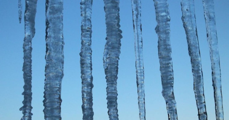 Павлодарда мектеп оқушысының басына мұз түсіп кетті