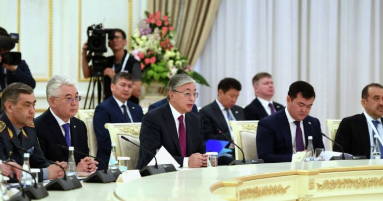 Қасым-Жомарт Тоқаев мемлекеттік сапармен Өзбекстанға барды