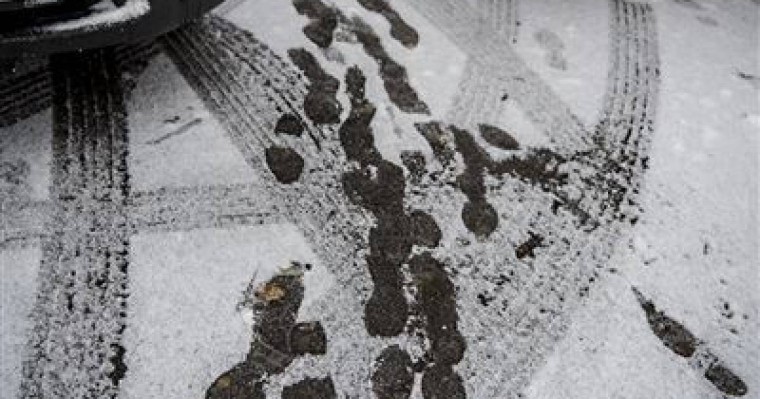 Мас отағасы өзінің әйелі мен қызын көлікпен басып кетті