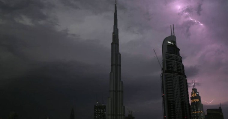 Әлемдегі ең биік ғимаратты найзағай соқты – видео