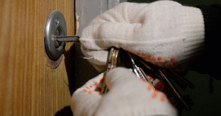 Нұр-Cұлтанда шіркеуден ақша ұрлаған жігіт камераға түсіп қалды