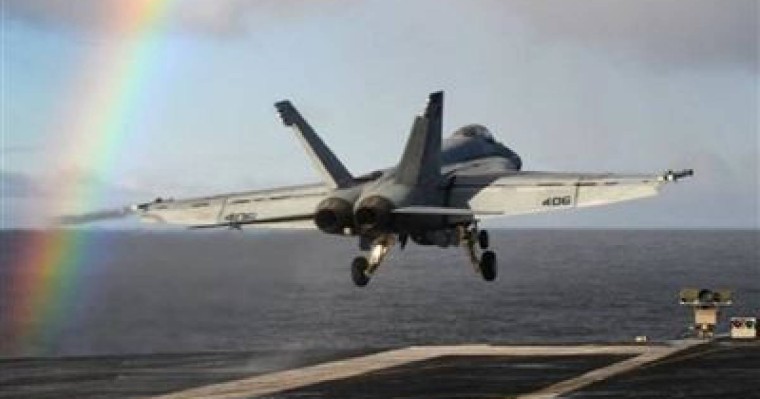 Екі әскери ұшақ Тынық мұхитына құлады