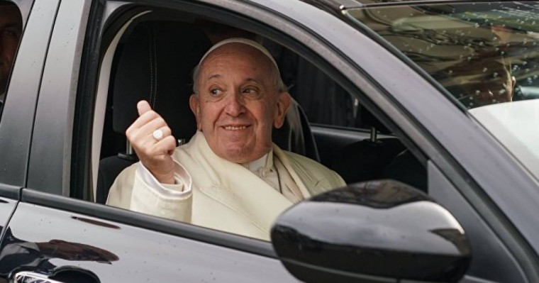 "Құдай бізден сұрайды" Рим папасы Оңтүстік Судан басшыларының аяғын сүйді