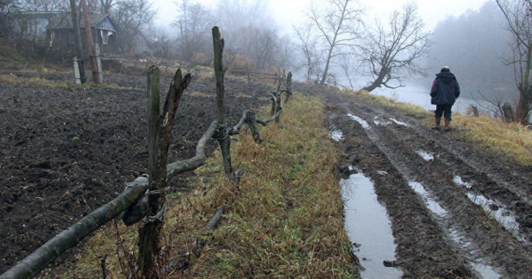 "Әкімдік қарамайды" Маңғыстау облысының тұрғындары жолдарды өз күшімен жөндеп жатыр