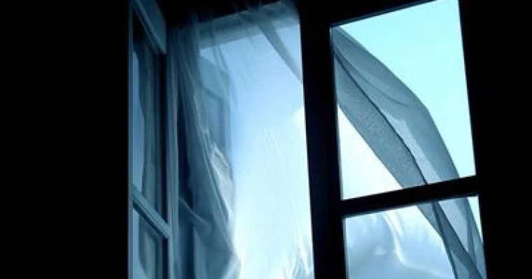 Оралда ер адам алтыншы қабаттан құлап, көз жұмды