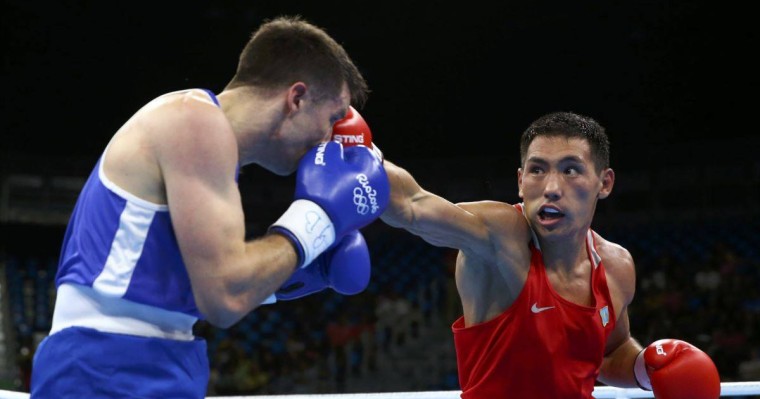 Жәнібек Әлімханұлы екі бірдей чемпиондық белбеуді жеңіп алды