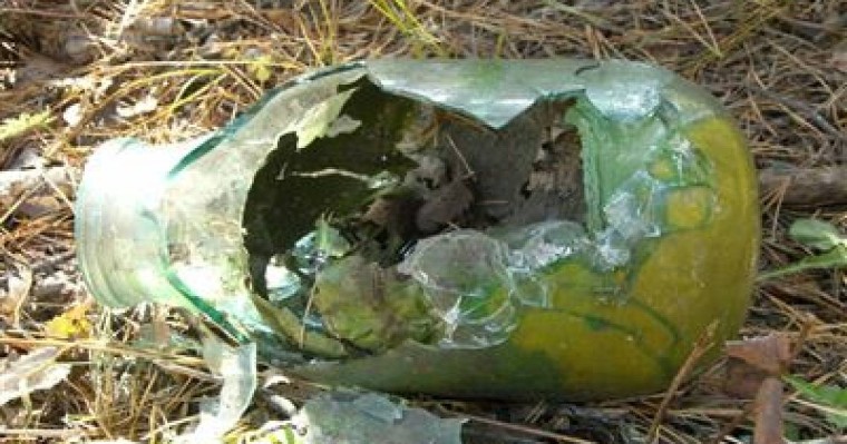 Семейде 10-қабаттан банкі лақтырып, кішкентай баланы жарақаттаған