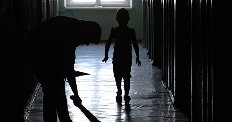 Үйде кімнің күлгенін бақылау камерасынан көрген отбасының зәре-құты қалмады – видео