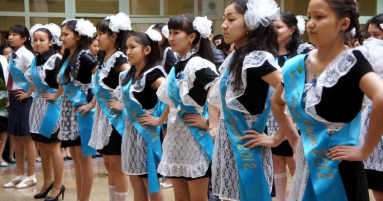 Қазақша өлең: Шәкәрім Құдайбердіұлы (Ғылымсыз адам – айуан...)