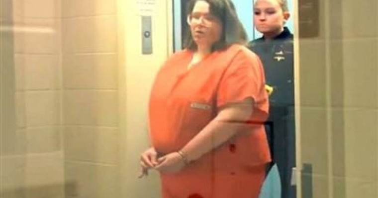 Салмағы 133 келі әйел сүйіктісін денесімен тұншықтырып өлтірді