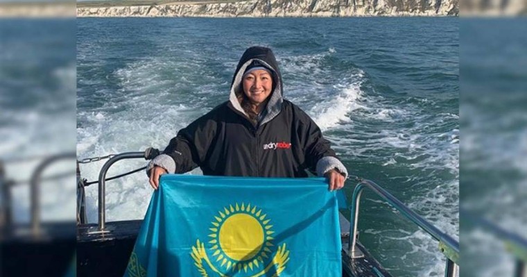 哈萨克斯坦女子成功横渡英吉利海峡