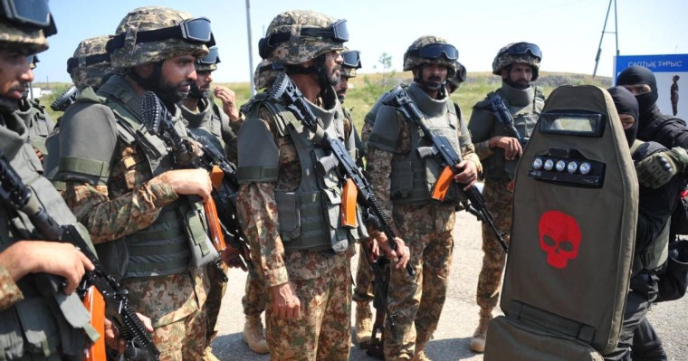 哈萨克斯坦和巴基斯坦举行联合军事演习