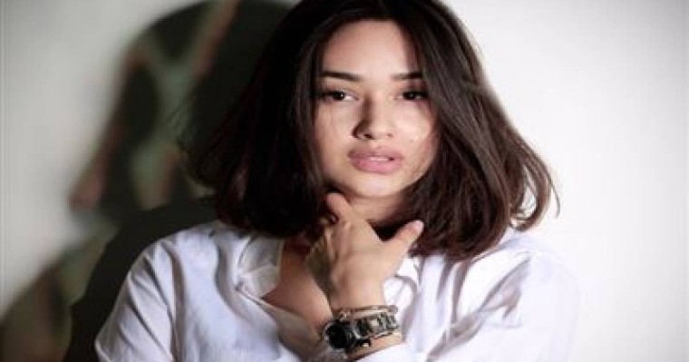 Клипке ашық-шашық киіммен түскен әнші лицензиясынан айырылды