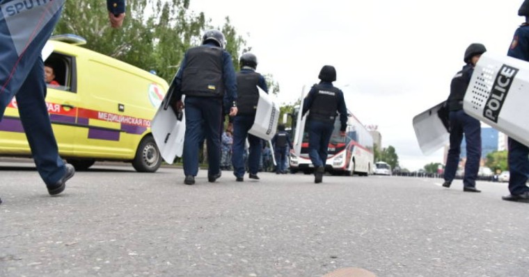 Полицейлер митингіде қалай жарақат алғанын айтты