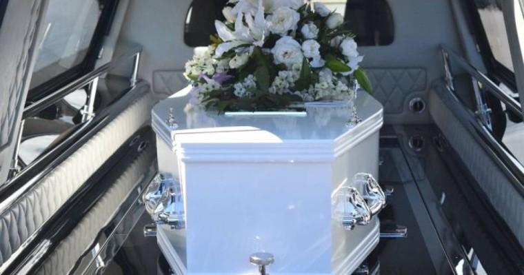 Астаналық полицейлер қайтыс болған қазақстандықтардың жеке мәліметін сатты