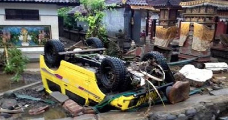 Индонезияда цунамиден 20 адам мерт болып, 165-і зардап шекті