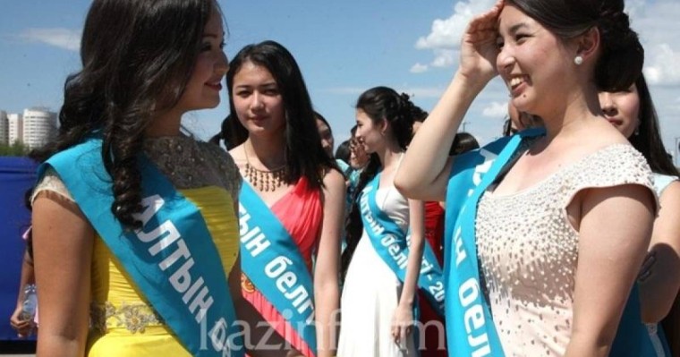 今年首都有294名中学毕业生荣获“金质奖状”