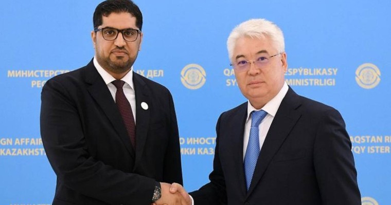 外长会见阿联酋驻哈大使阿勒扎贝尔