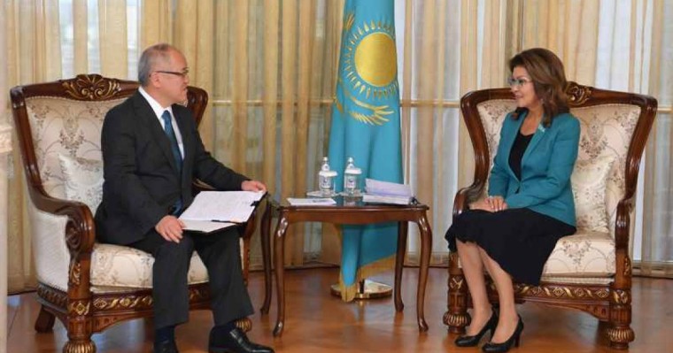 参议院议长会见日本驻哈大使