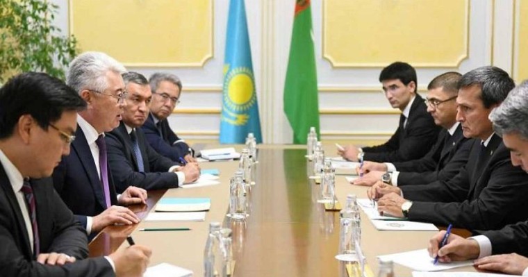 阿塔姆库洛夫会见土库曼斯坦外长