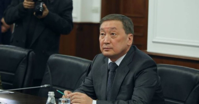 Омаров жас маманға жауап берді