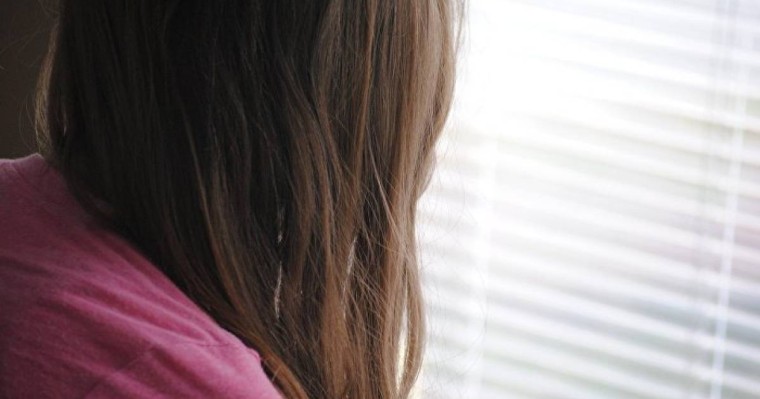 Жас қыз неліктен жігітпен кездесуге ұялатынын айтты