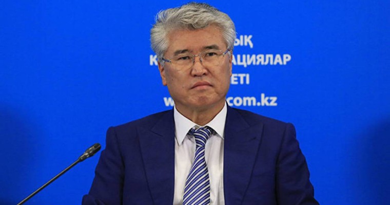 қызметі, отбасы, даулы мәселелер, қызықты қылықтары