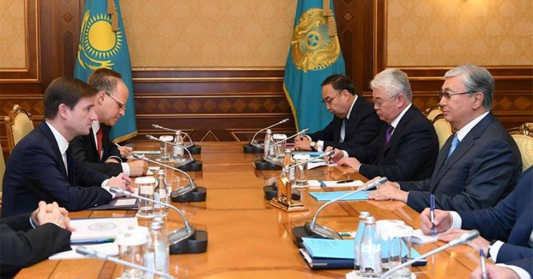 托卡耶夫总统会见美国副国务卿黑尔