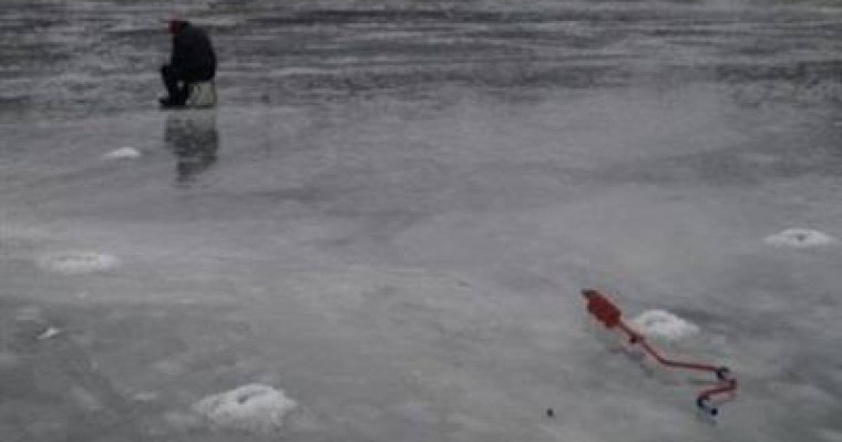 ШҚО-да балық аулап отырған зейнеткер мұз астына кетті