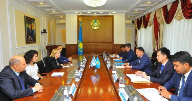 阿克莫拉州州长会见以色列大使