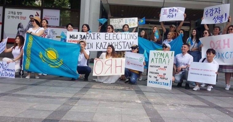 Сеулдегі қазақстандықтар наразылық кезінде ұсталғандарды қолдап, акция өткізді