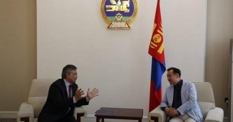 即将离任的驻蒙古国大使会见该国外长