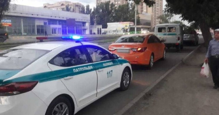 Алматыда бойжеткен полицейді қағып кетті