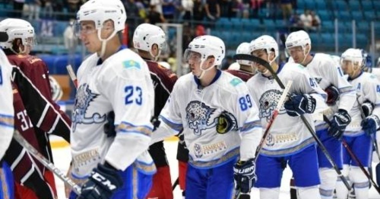 冰球：雪豹队在国际季前赛中荣获亚军