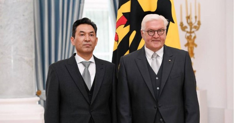 哈萨克斯坦大使向德国总统提交国书