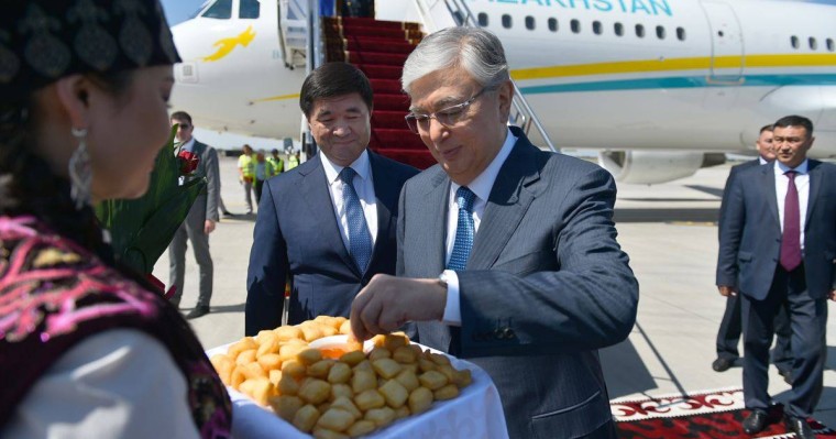 Тоқаев Қырғызстанға сапарлап барды