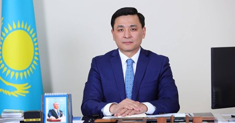 биографиясы, әйелі, балалары, атқарған қызметтері, лауазымдары